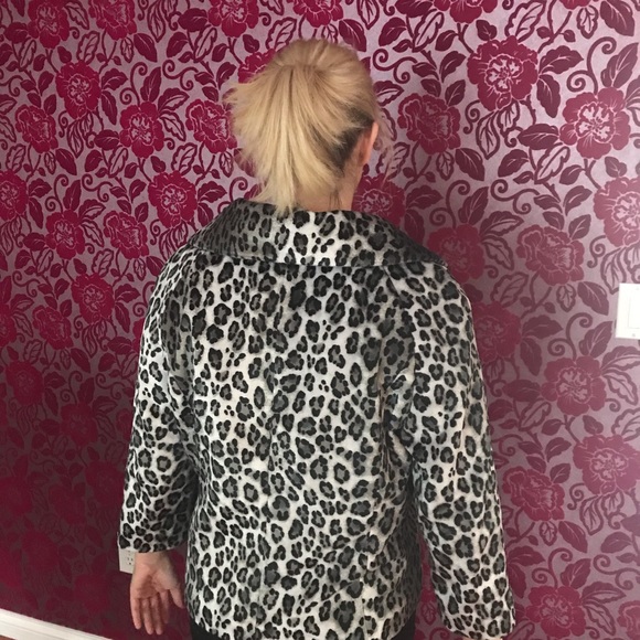 Short, faux fur fun jacket!! - Picture 3 of 8